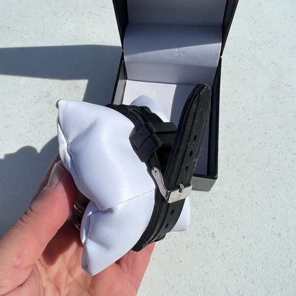 Black chevron watch - Picture 2 of 2